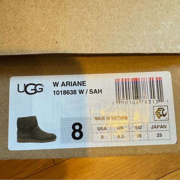 NWT UGG Ariane Fringe Boot Size 8 - Picture 9 of 9